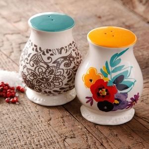 *$13* *Last Price Drop* Pioneer Woman ~ Flea Marker Salt and Pepper Shaker